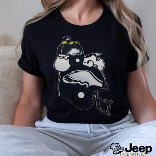 Snoopy And Woodstock Resting on Eagles Helmet Relaxing Shirt