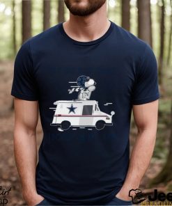 Snoopy Dallas Cowboys on a dark desert highway trophy in my arm shirt