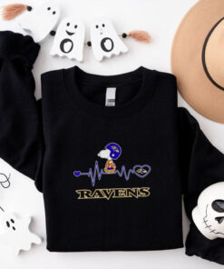 Snoopy walking on heartbeat Baltimore Ravens football shirt