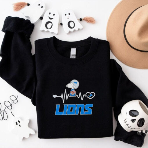 Snoopy walking on heartbeat Detroit Lions football shirt