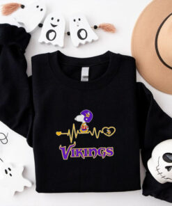 Snoopy walking on heartbeat Minnesota Vikings football shirt