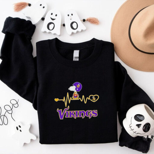 Snoopy walking on heartbeat Minnesota Vikings football shirt