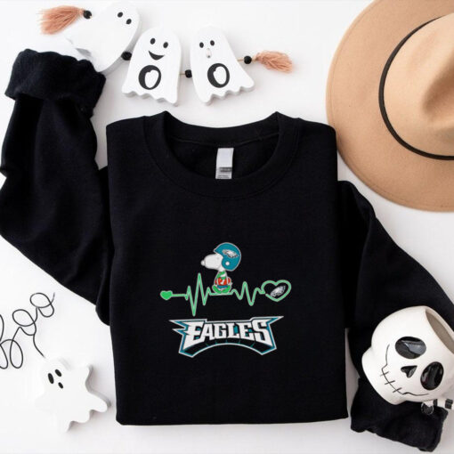 Snoopy walking on heartbeat Philadelphia Eagles football shirt