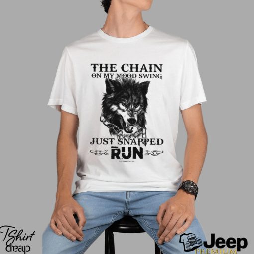 THE CHAIN ON MY MOON SWING Wolf Classic T Shirt