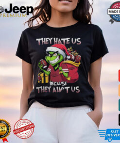 They Hate Us Because They Ain’t Us Grinch X Arkansas Razorbacks Christmas 2024 Shirt